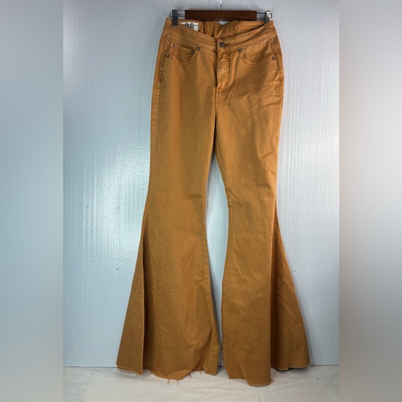 Free People Denim - Free People 28 Curvy Lace Back Raw Hem Super Bell Bottom Jeans in Harvest Gold